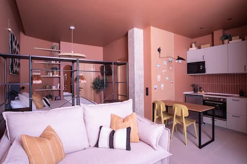 Top Airbnb: Design Studio Terracota _Train Joaquin Sorolla en Patraix