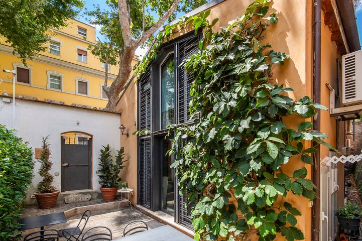 Trastevere stylish loft house gallery image 2