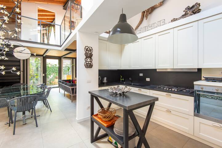 Trastevere stylish loft house gallery image 5