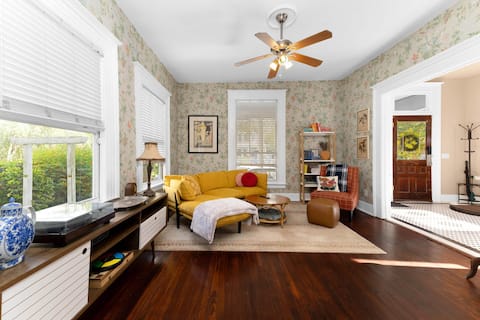 Top Airbnb: Sweet Historic Charmer in Springfield