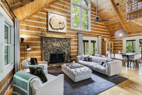 Top performing Airbnb: Lakefront, 3 Boats + Pizza Oven, Gorgeous! in Monteagle