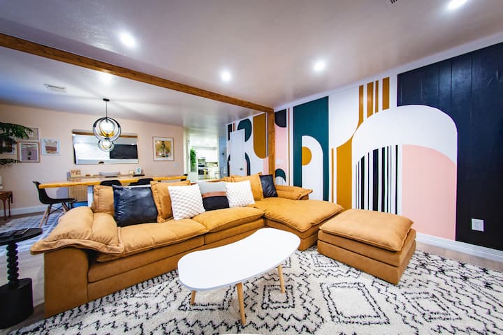 Living Lavish Okc|pool|pooltable|localart - Oklahoma City, OK