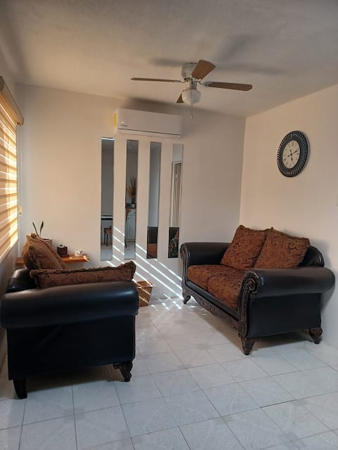 Excellent 5 minutes from Consulate