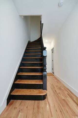 5 Bedrooms 2bath, w/ Parking by EWR American Dream gallery image 5