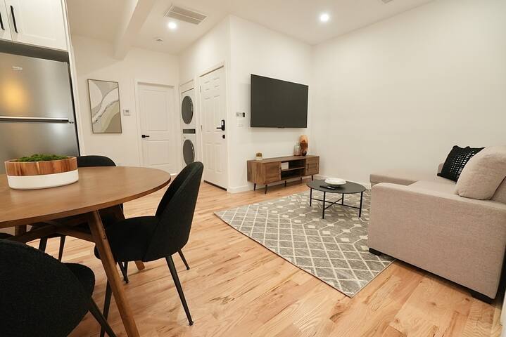 5 Bedrooms 2bath, w/ Parking by EWR American Dream gallery image 3