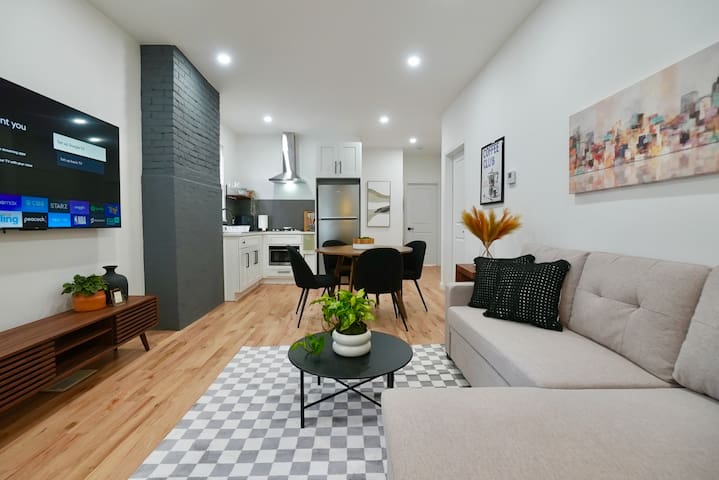 5 Bedrooms 2bath, w/ Parking by EWR American Dream