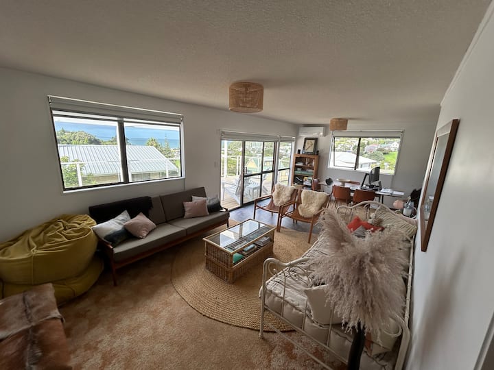 Onemana Escape 
| Ocean Views, Deck + Games Room - Whangamatā
