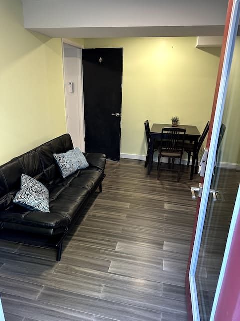 Successful Airbnb property: The Avenue's Nest in Greater Avenues