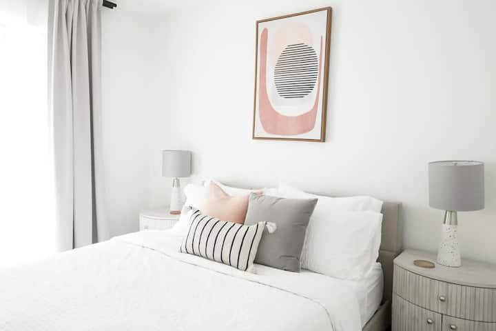 Chic Bedroom Retreat: Unwind in style with plush bedding and soothing artwork in Oakhurst!