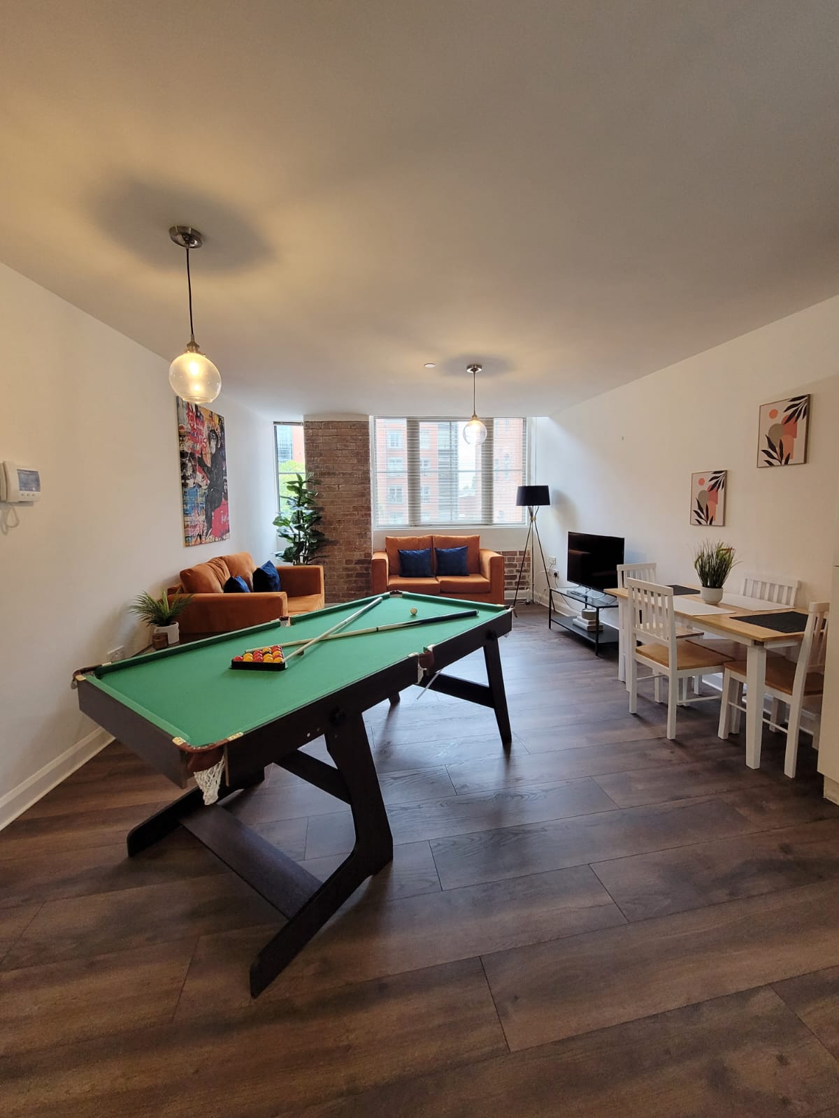 Successful Airbnb property: 2BR City Flat | Free Parking | Perfect for Groups in Birstall