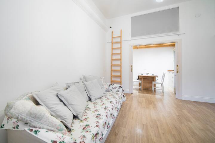 Florentine Nest in Piagentina gallery image 5