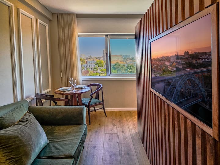 Republic Square View Studio - Porto
