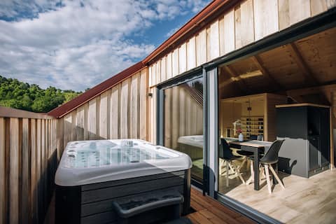 Lavender Estate Apt with Hot Tub & Sauna