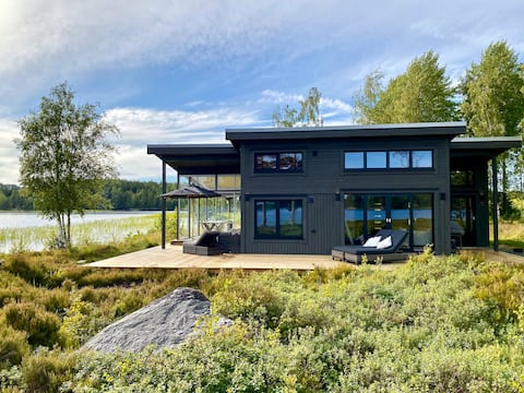 Cabin by Middle grain lake