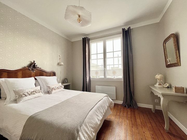 La chambre cour, décorée dans l'esprit années 30 de la villa