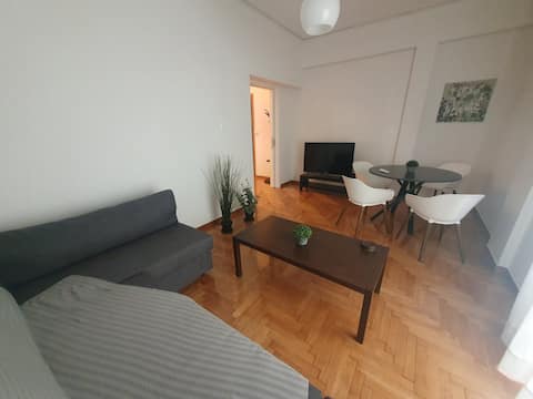 Successful Airbnb property: George's Cozy 60m2 Apartment 7' Metro in Δήμος Ζωγράφου