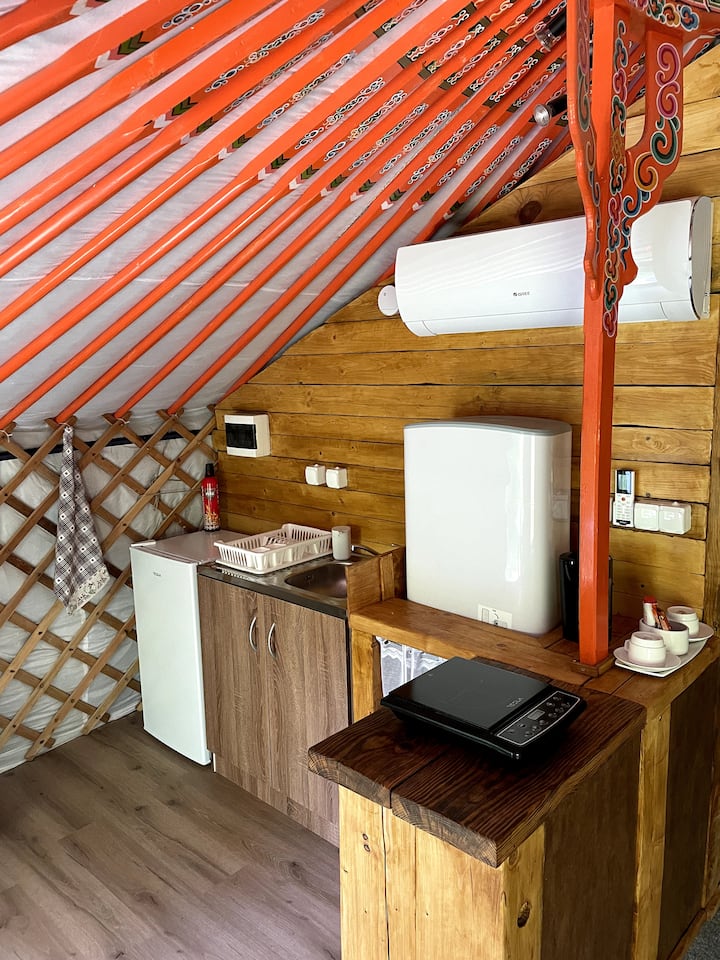 Eleven Yurt Accomodations ‘Yurt Moon’ - Bakony