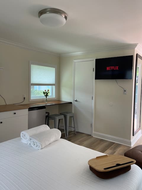 Successful Airbnb property: Couple's Studio Retreat Next to Brickell & Gables in East Little Havana