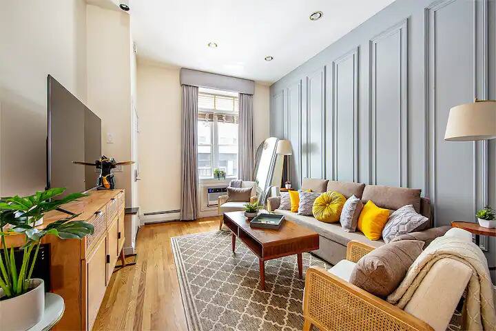 Spacious Duplex in Hell’s Kitchen gallery image 2