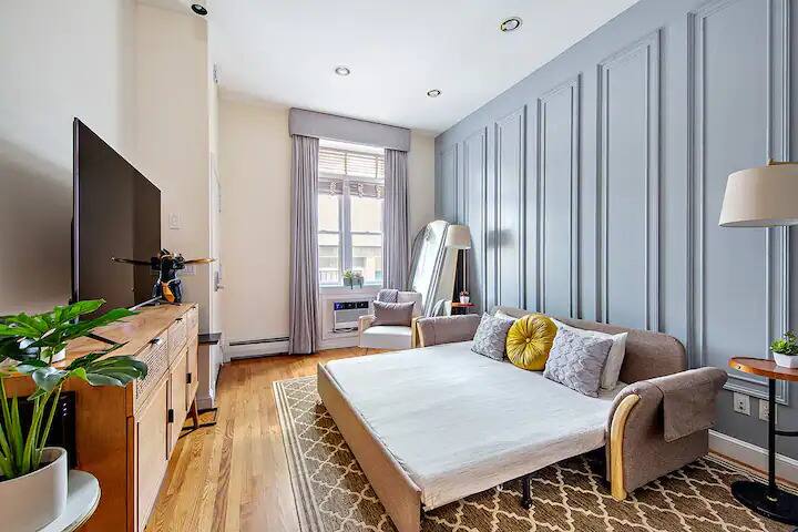 Spacious Duplex in Hell’s Kitchen gallery image 4