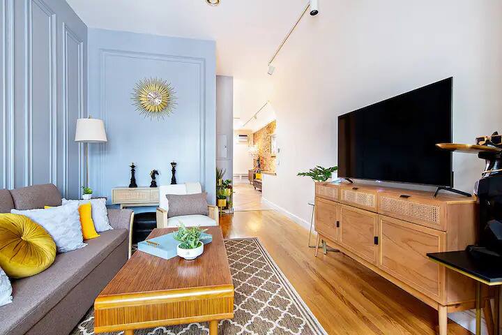 Spacious Duplex in Hell’s Kitchen gallery image 3