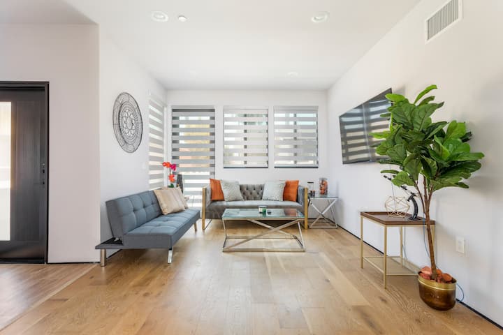 Modern 3 Bed House Mid Wilshire - Beverly Hills, CA