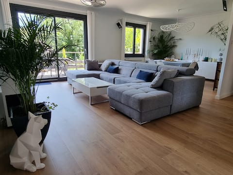 Two spacious guest rooms - Bathroom - Private floor