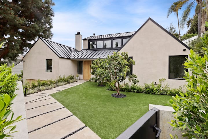 Contemporary Sanctuary; Walk to Sunset Strip gallery image 2