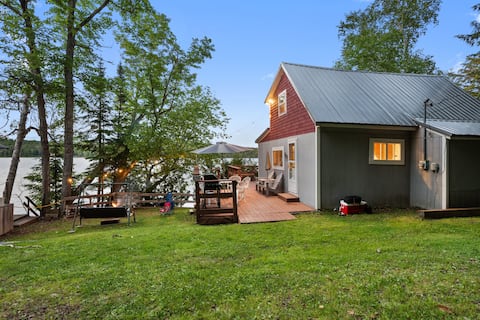 Picturesque Lake Side Cabin