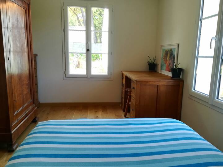 Საძინებელი 2. 
1 საწოლი 140X190