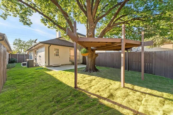 Gorgeous North Dallas/Richardson/Plano Oasis!3b/3b gallery image 2