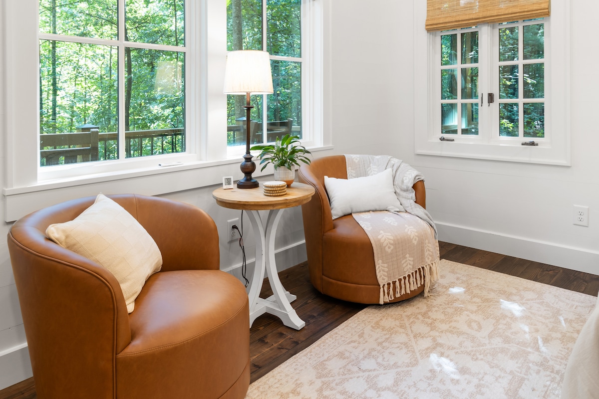 Top performing Airbnb: Treehouse at Keowee Hollow in Seneca