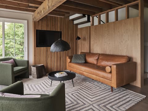 Popular Airbnb listing: The West Dublin House in Lunenburg