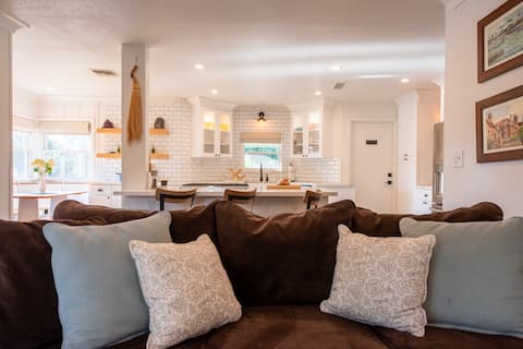 Peach Ave Homestay - Comfort in the Country!