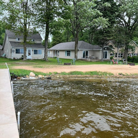 2 BR cottage on Shawano Lake 30" from Green Bay WI