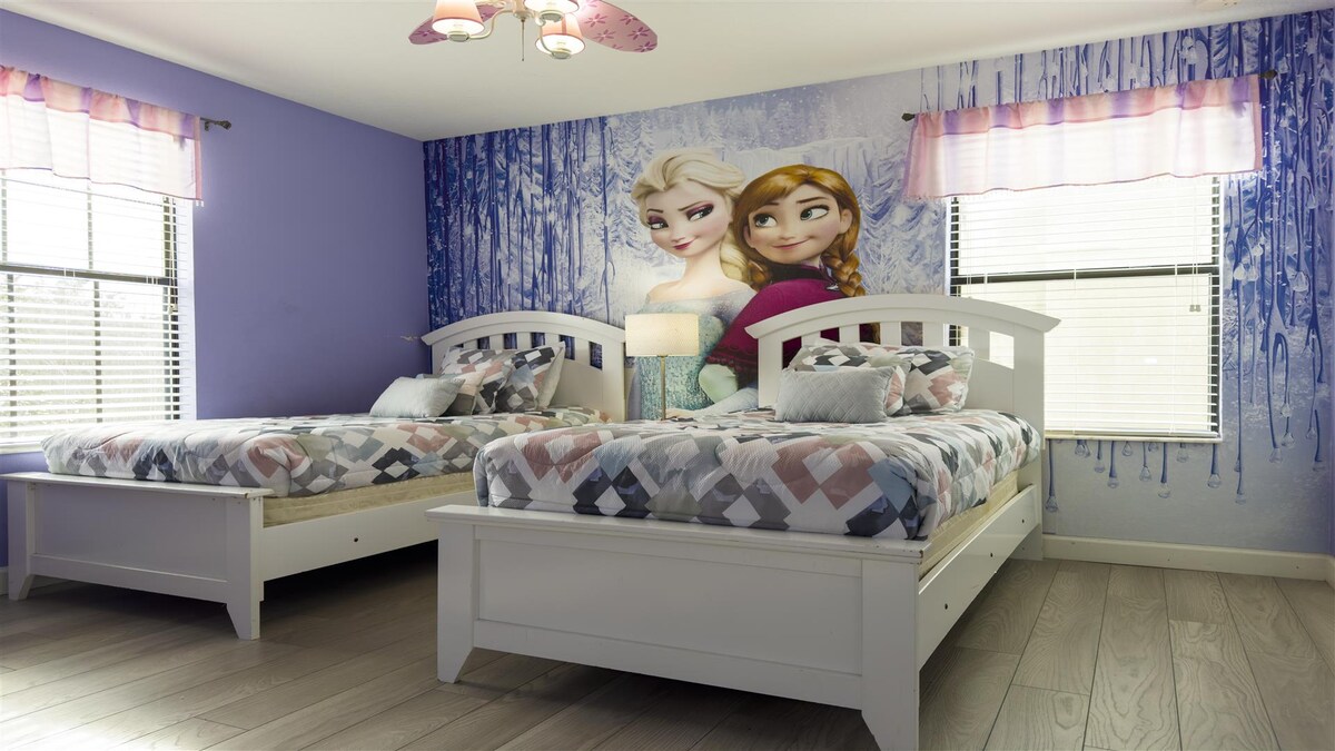 Two Beds, One Adventure: Our Kids 'Twin Room