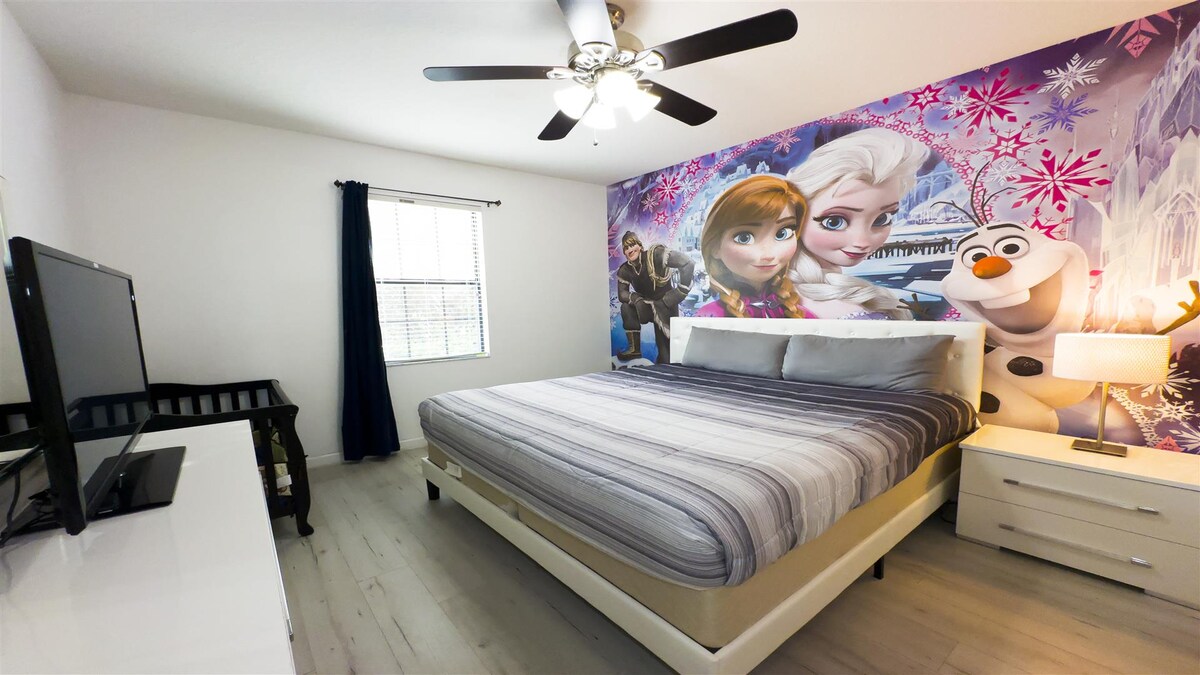 Spite ako kráľovská rodina v našej luxusnej spálni s manželskou posteľou King