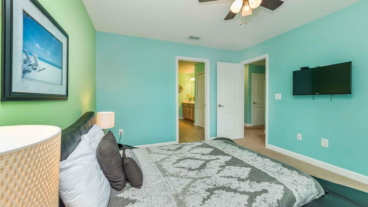 Spite ako kráľovská rodina v našej luxusnej spálni s manželskou posteľou