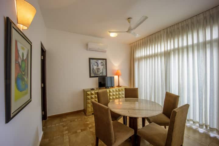 Dining area image 1