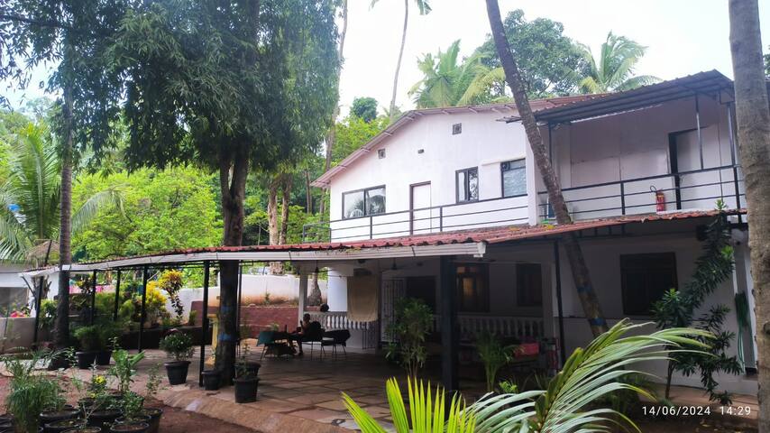 Peaceful oasis close to beach