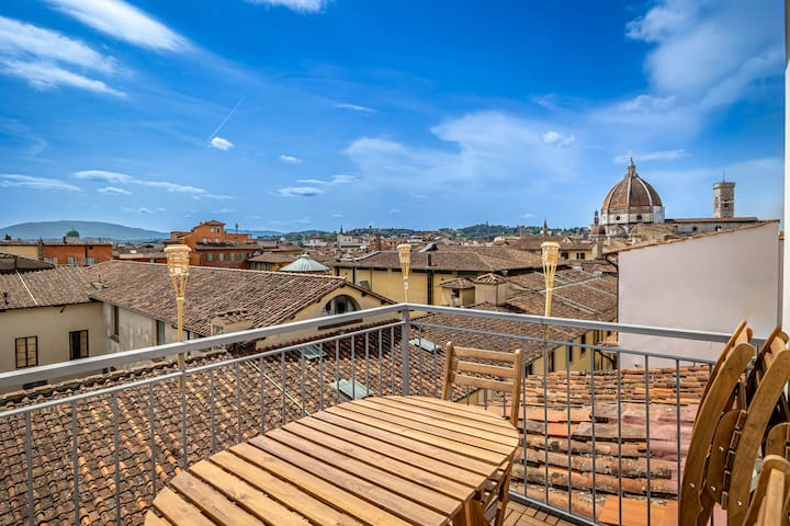 YiD stunning on the Accademia