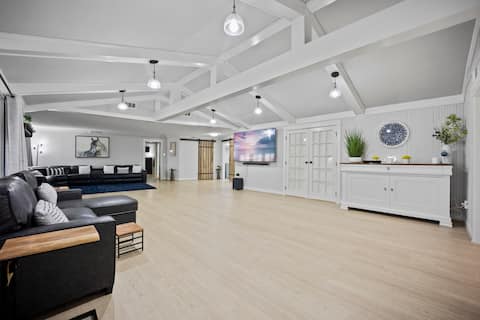 5BR Private Retreat On Acreage + Near Liberty