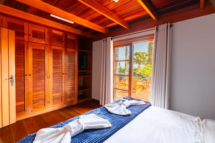 Suite 2 con terraza y vistas a la cama tamaño king