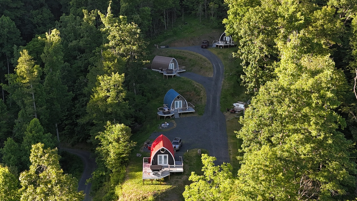 Mountains - Romantic, Hot Tub, Campfire, Red - Tiny houses for Rent in Bakersville, North Carolina, United States - Airbnb Mountains - Romantic, Hot Tub, Campfire, Red - Tiny houses for Rent in Bakersville, North Carolina, United States - Airbnb