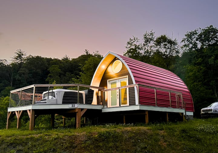 Mountains - Romantic, Hot Tub, Campfire, Red - Tiny houses for Rent in Bakersville, North Carolina, United States - Airbnb Mountains - Romantic, Hot Tub, Campfire, Red - Tiny houses for Rent in Bakersville, North Carolina, United States - Airbnb
