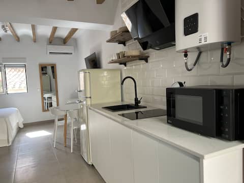 Popular Airbnb listing: Studio "J", 2nd Line Beach in La Vila Joiosa / Villajoyosa