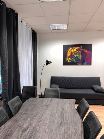 6 Rms Design Flat City Center PRIME Location/2Bath gallery image 4