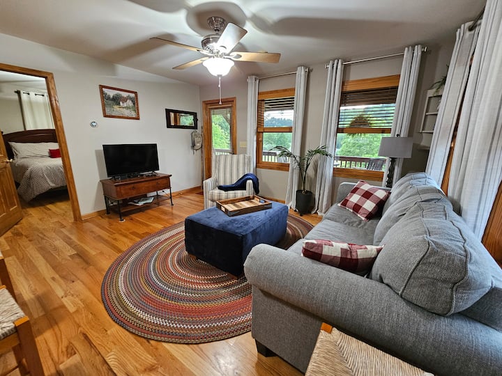 Creek Bend Retreat - Galax, VA