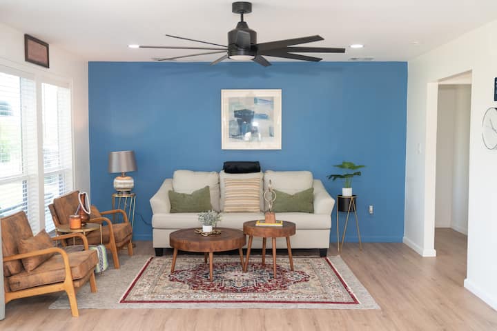 Spacious Modern Home With Lake View In Dallas’ - Garland, TX