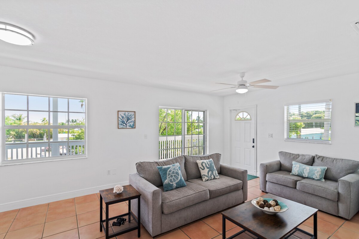 Top performing Airbnb: 4BR Waterfront Pool/Jacuzzi 60ft Dock Boat allowed in Key Largo